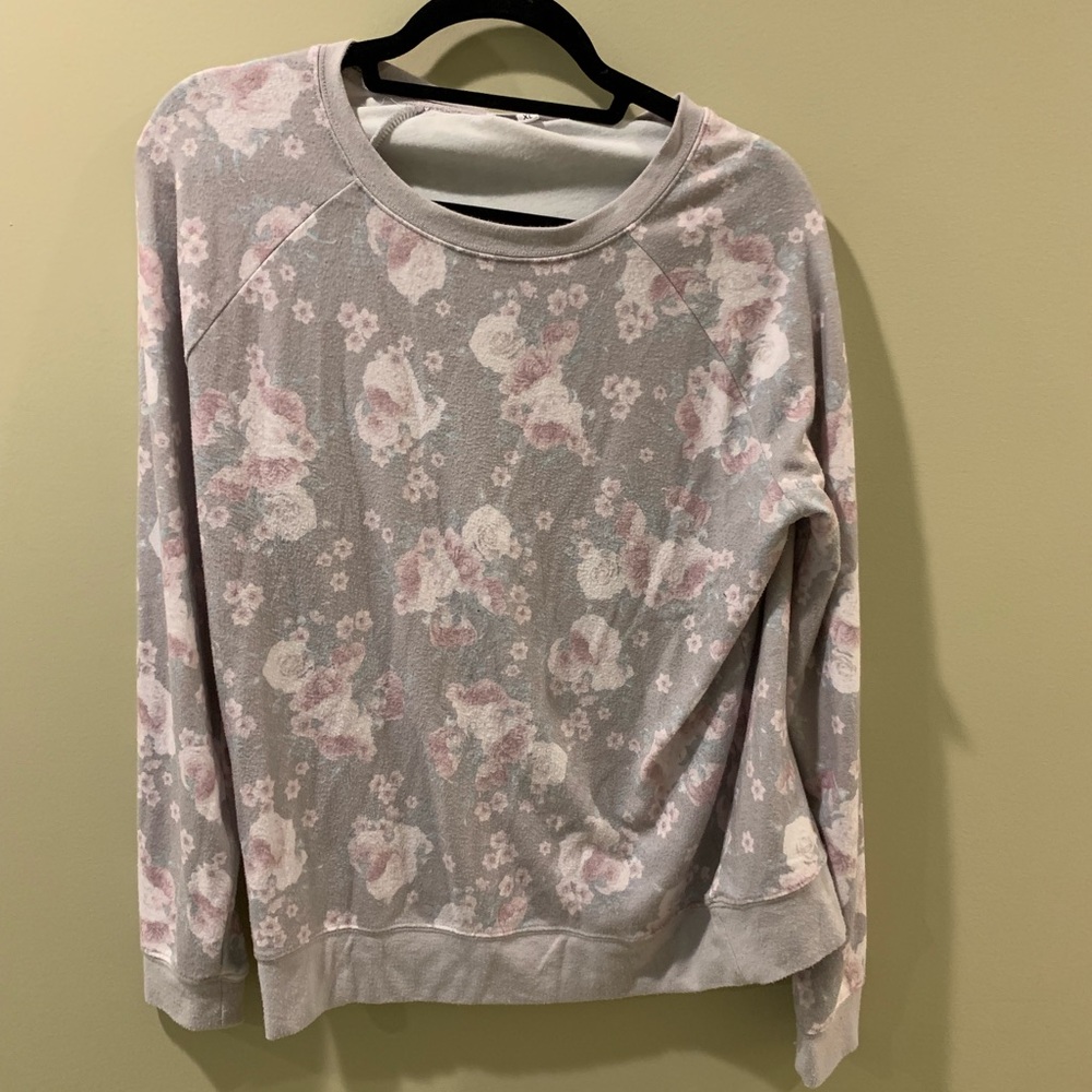 Grey sweater with light pink flower pattern